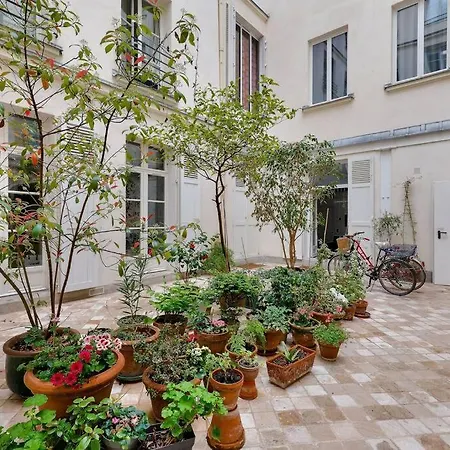 Design In Le Marais Apartment Paris